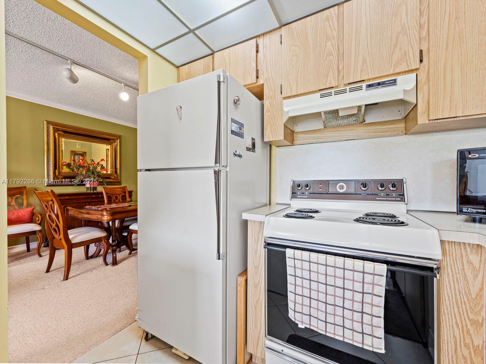 Listing Photo 11