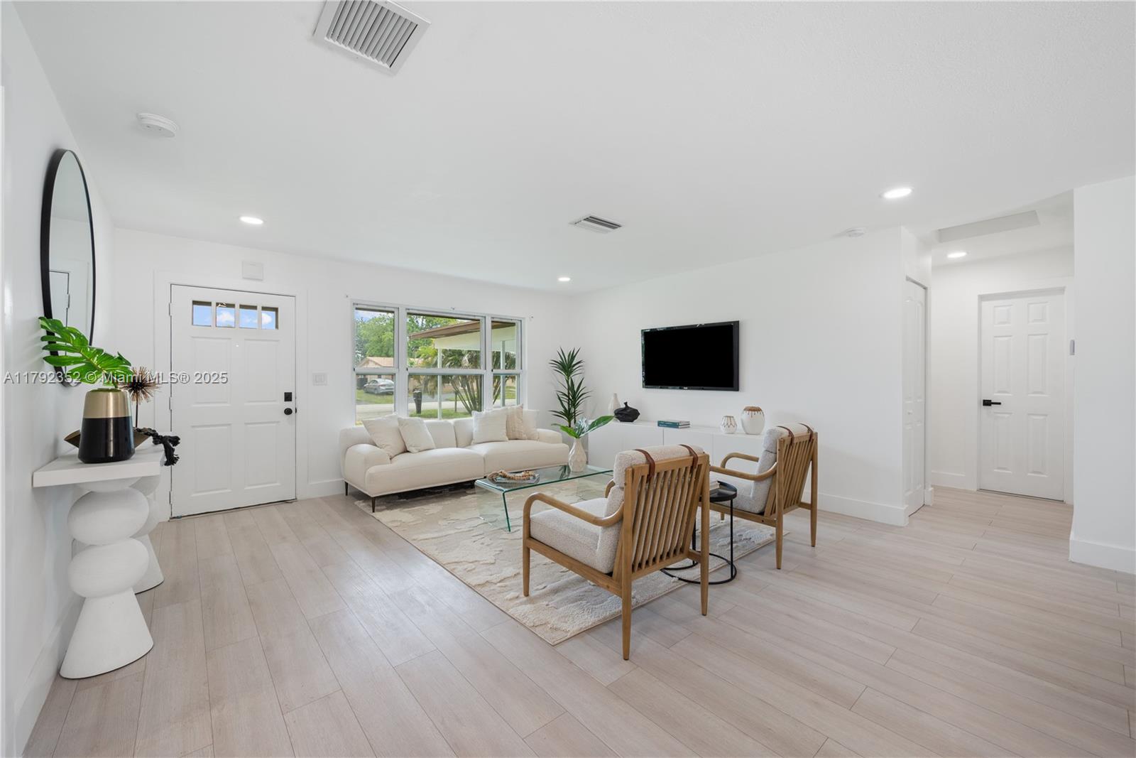4617 SW 28th Way, Dania Beach, Florida image 3