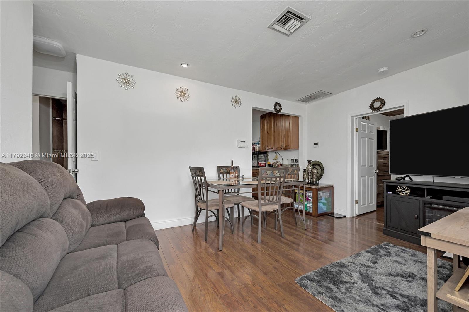 Listing Photo 7