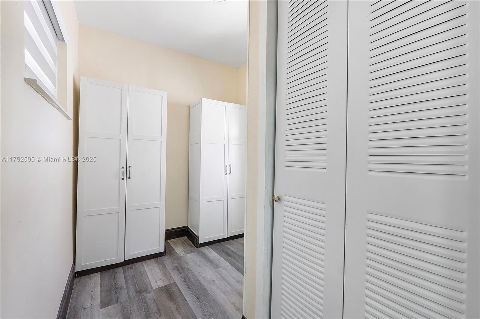 Residential, Oakland Park, Florida image 13