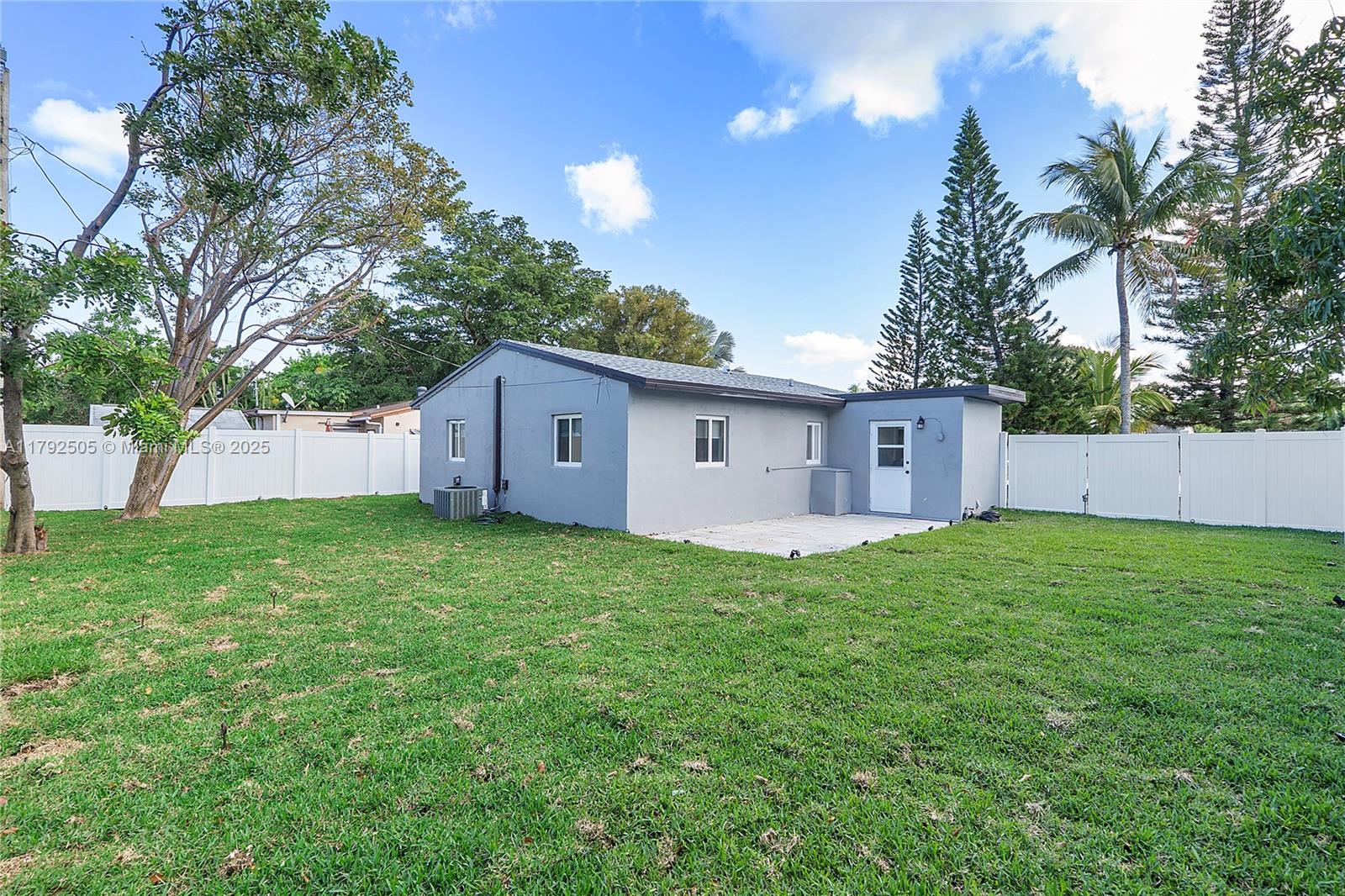 Residential, Oakland Park, Florida image 14