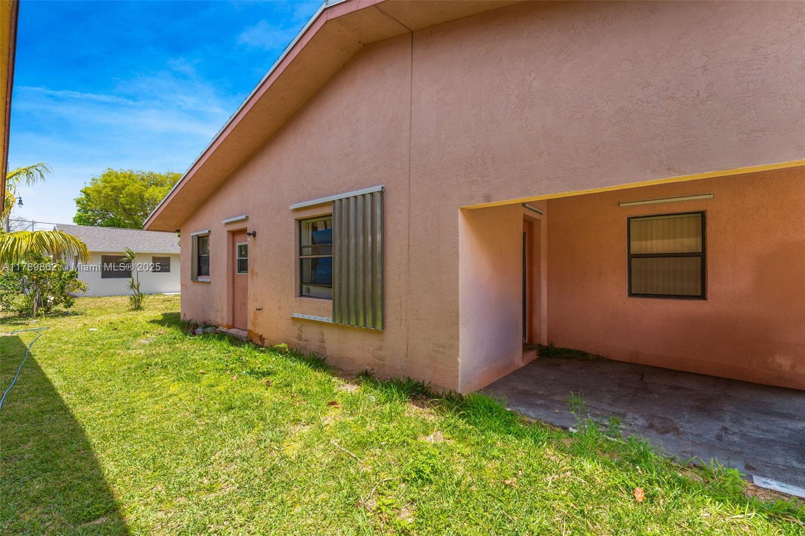744 NW 7th St, Hallandale Beach, Florida image 23