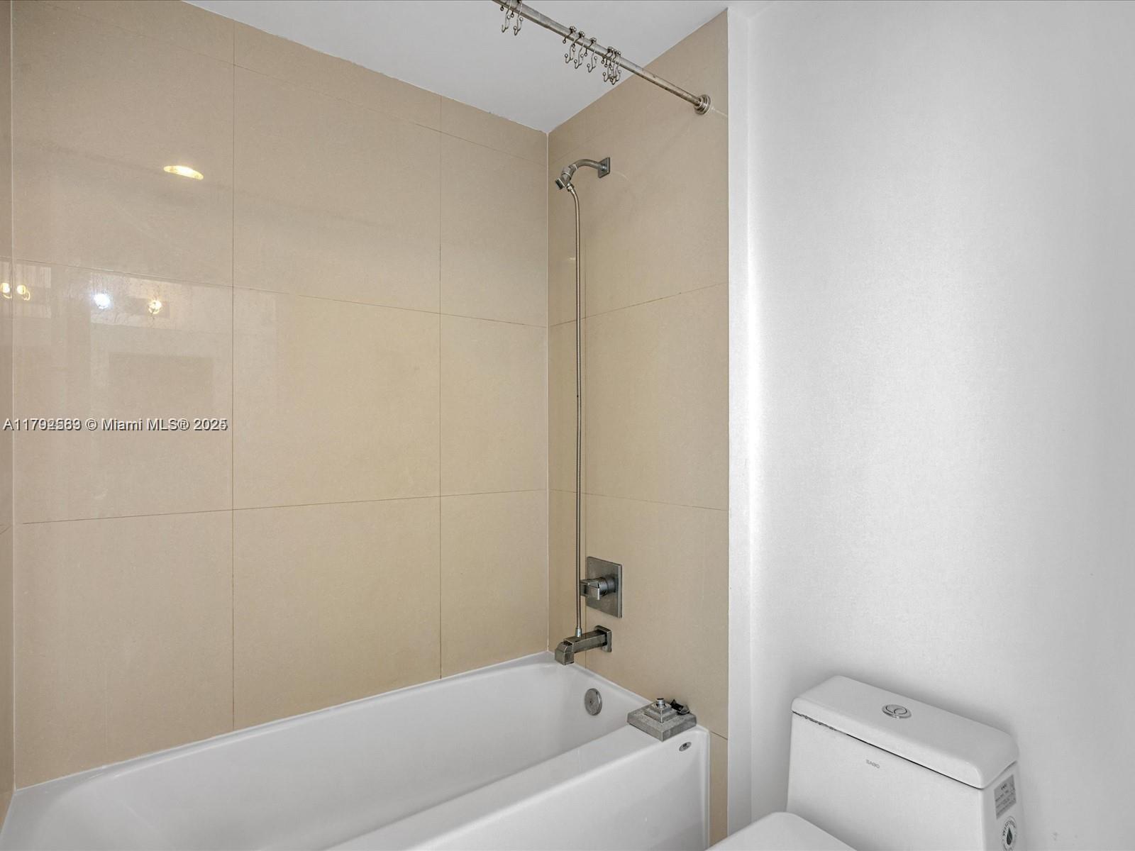 600 NE 27th St #2505, Miami FL 33137