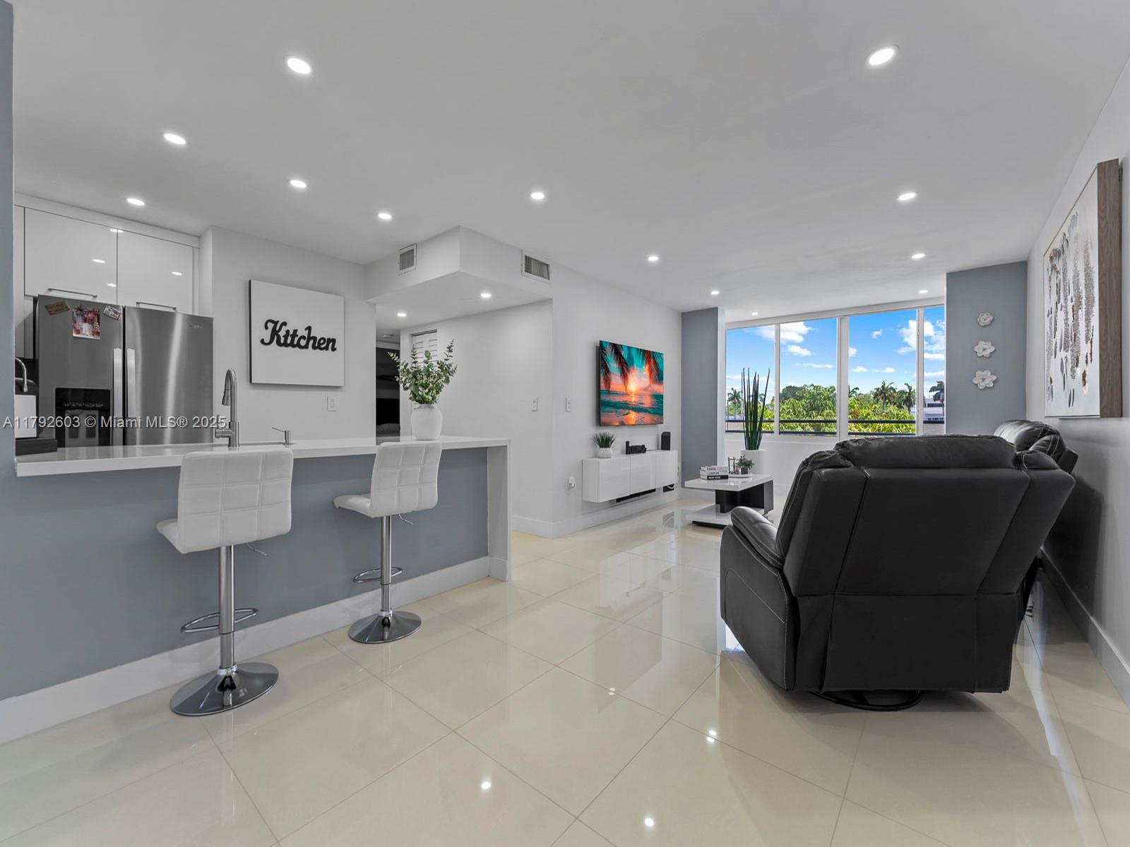 11715 SW 18th St #304, Miami, Florida image 1