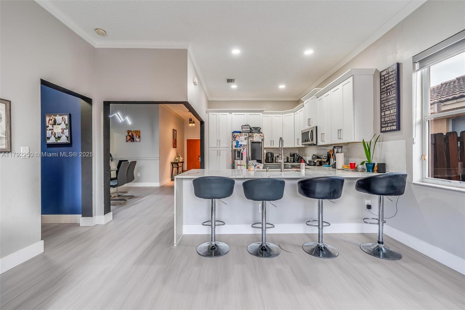 14024 N Cypress Cove Cir, Davie, Florida image 3