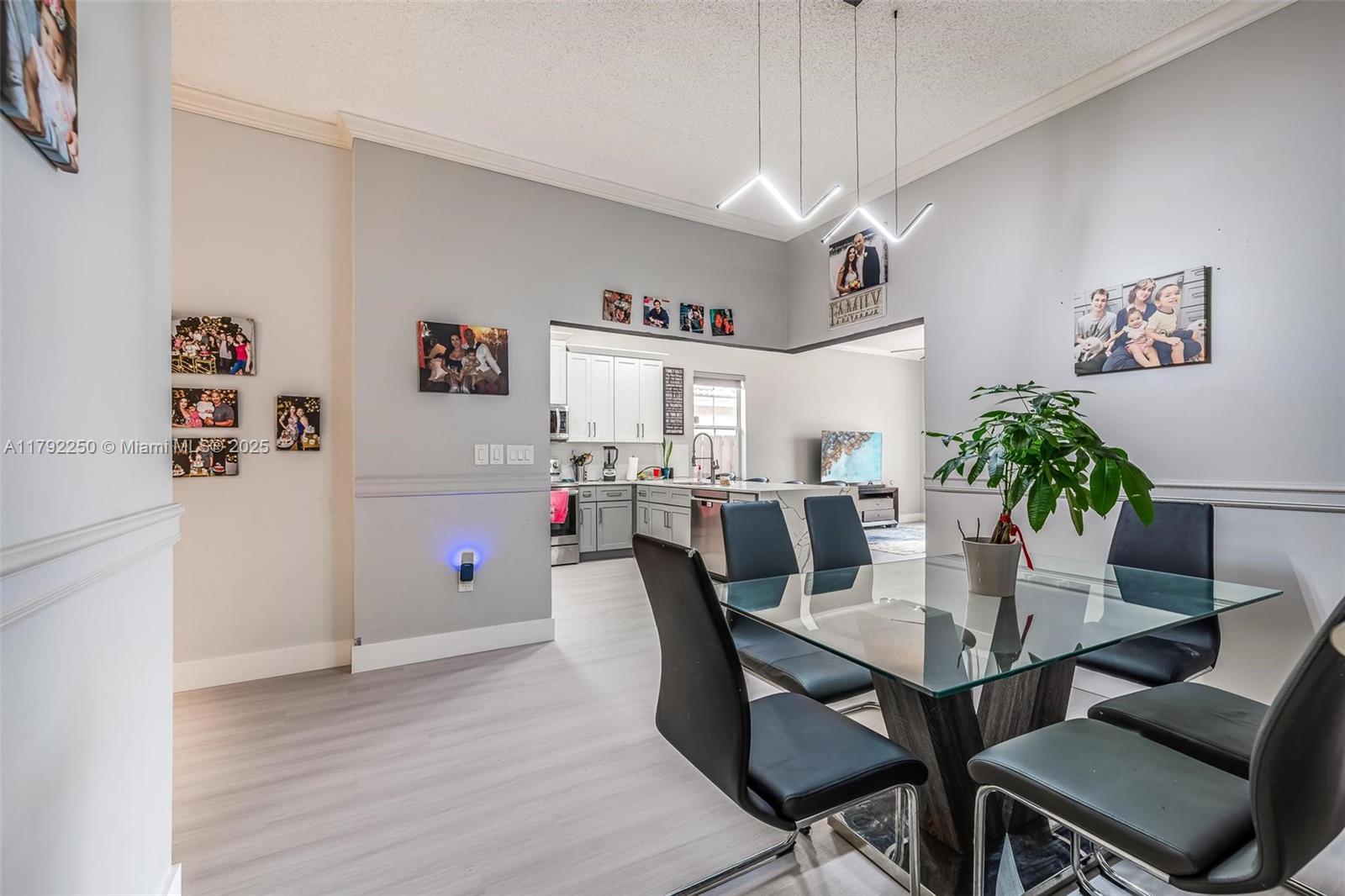 14024 N Cypress Cove Cir, Davie, Florida image 7