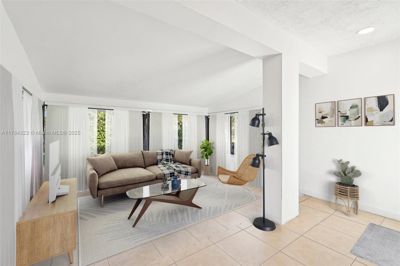 6451 Coolidge St, Hollywood, Florida image 2