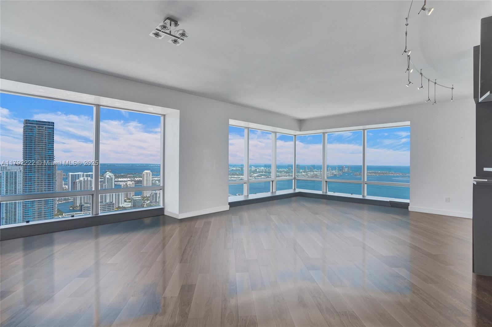 Apartamento para Alugar em Miami, FL