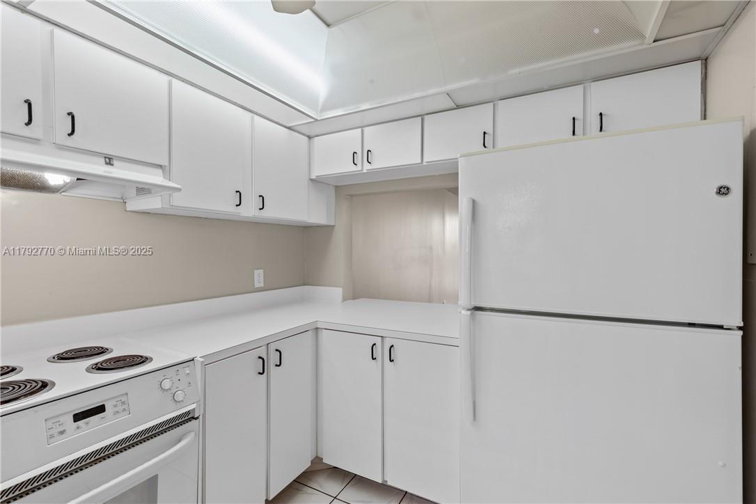 9470 Live Oak Pl #304, Davie, Florida image 4