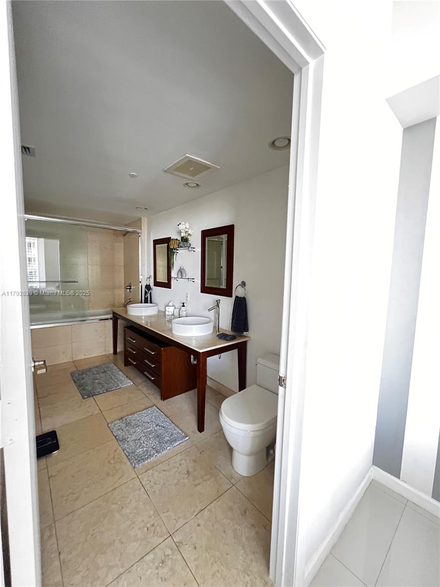 475 Brickell Ave #4511, Miami FL 33131