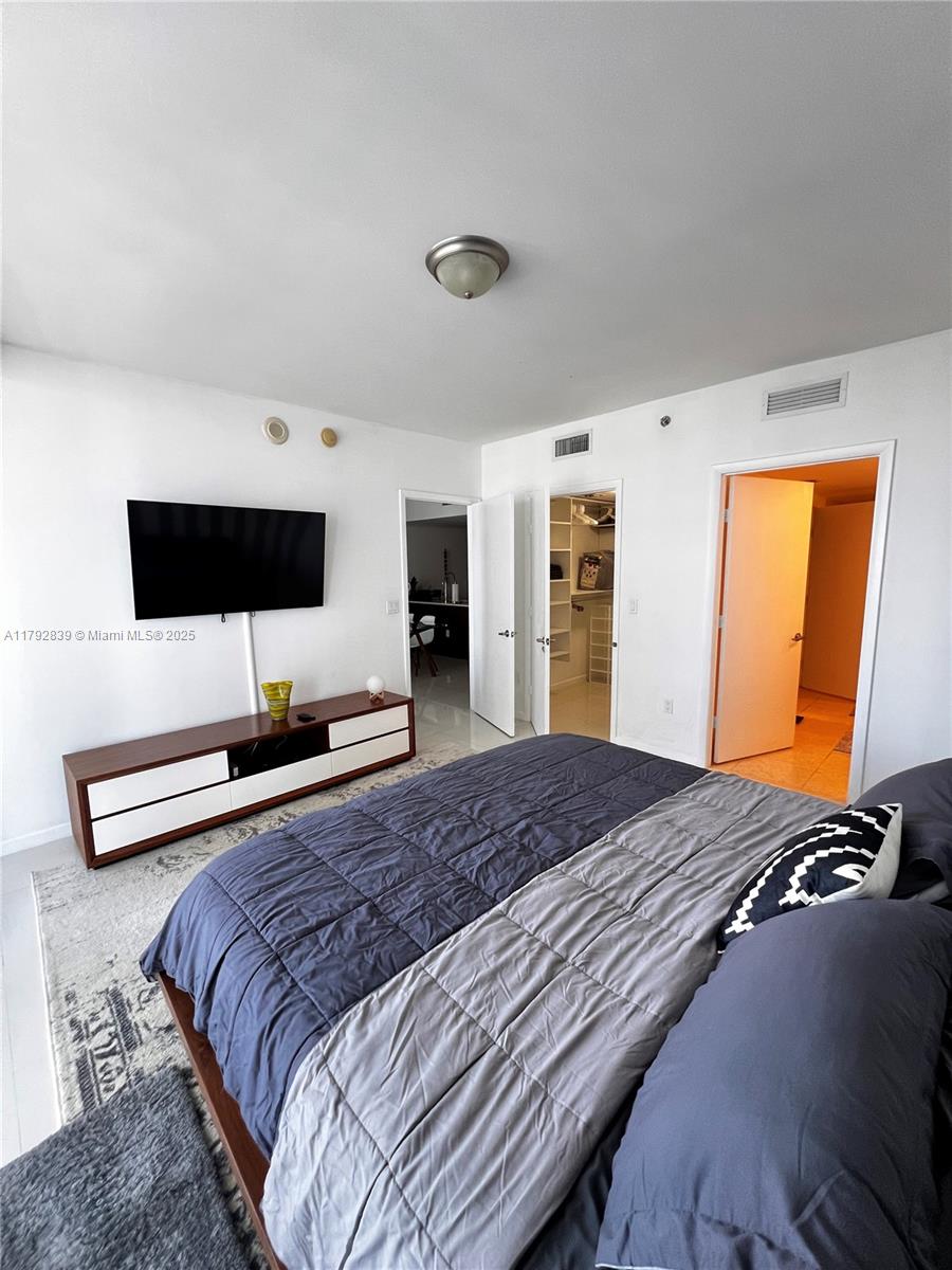 475 Brickell Ave #4511, Miami FL 33131