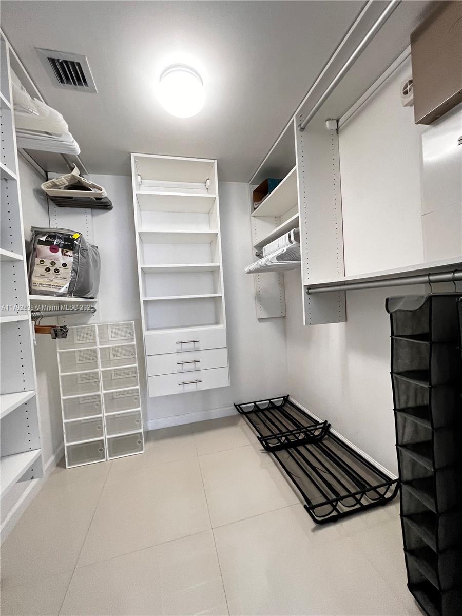 475 Brickell Ave #4511, Miami FL 33131