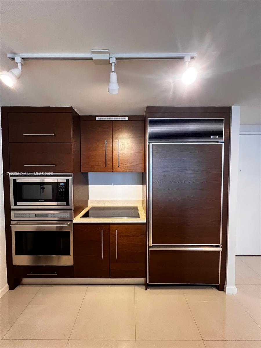 475 Brickell Ave #4511, Miami FL 33131