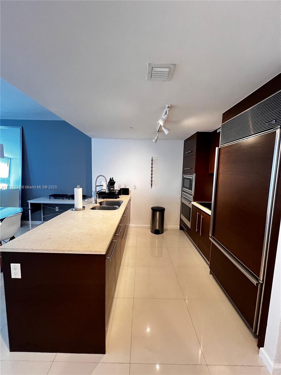 475 Brickell Ave #4511, Miami FL 33131