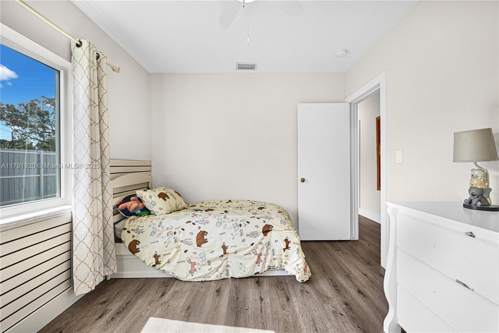 1595 NE 174th St, North Miami Beach, Florida image 31