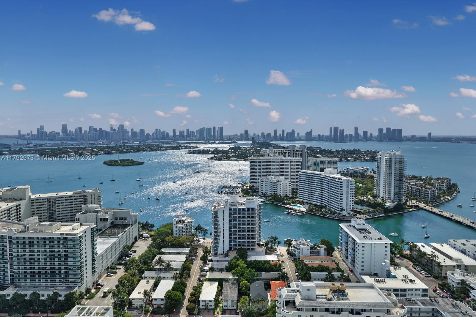 Apartamento à Venda em Miami Beach, FL