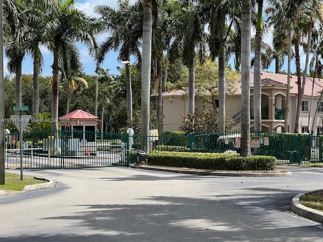 Excellent location in Homestead. Features 3 bedrooms, 2 baths. Kitchen with brand new appliances. First floor unit.
Pool, club house, fence community with Guard and security patrol.