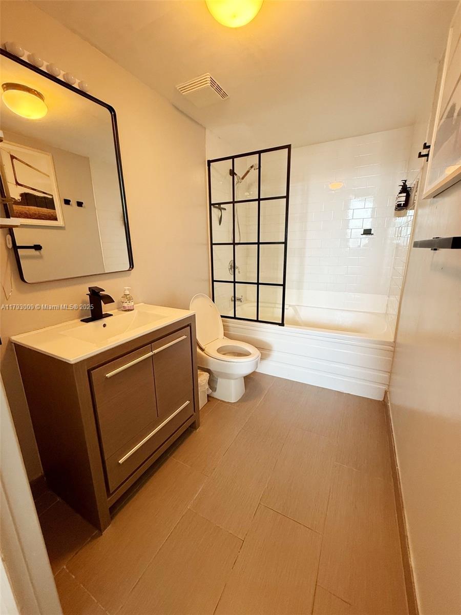 690 SW 1st Ct #2027, Miami FL 33130
