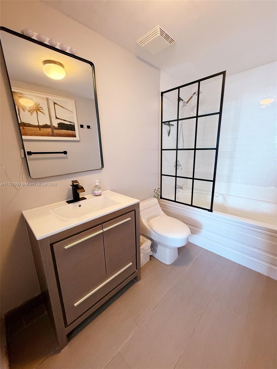 690 SW 1st Ct #2027, Miami FL 33130