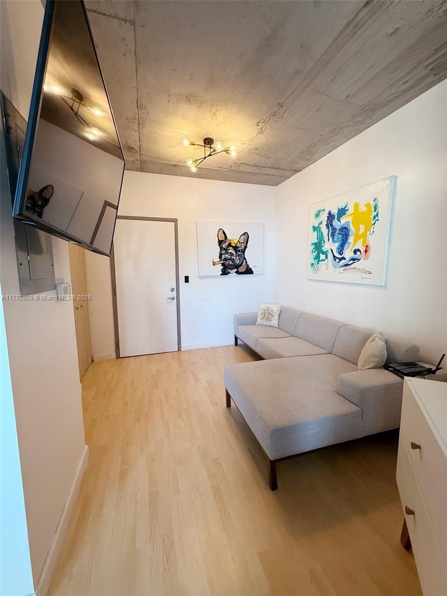 690 SW 1st Ct #2027, Miami FL 33130