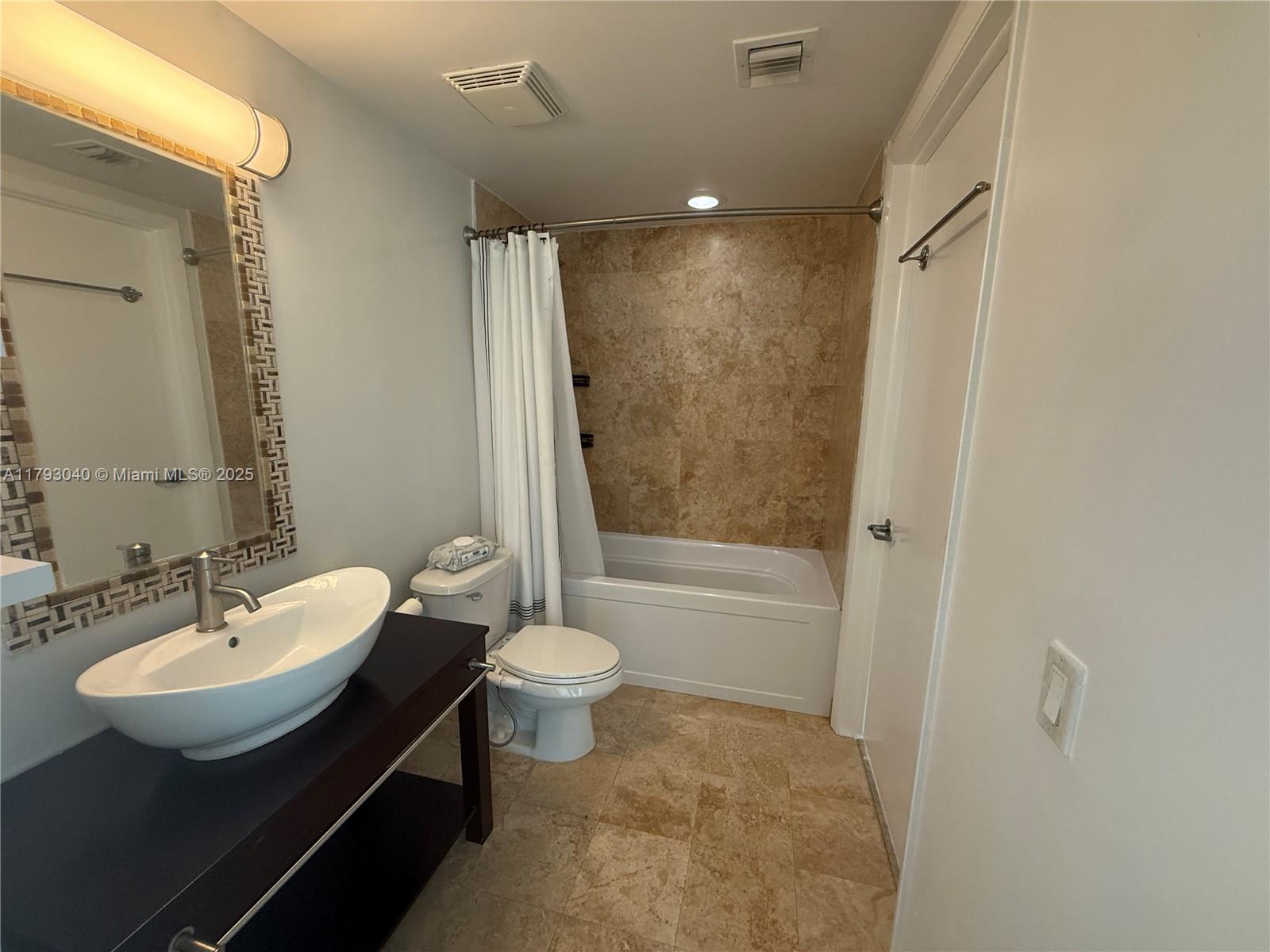 350 S Miami Ave #4010, Miami FL 33130