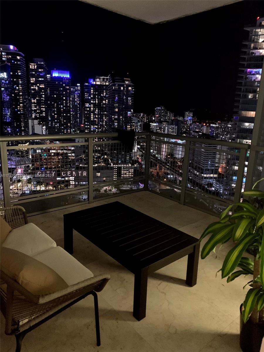 350 S Miami Ave #4010, Miami FL 33130