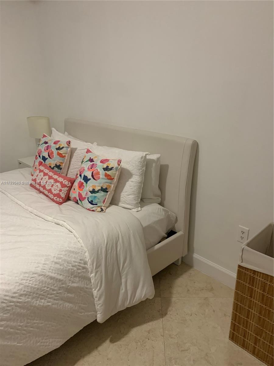 350 S Miami Ave #4010, Miami FL 33130