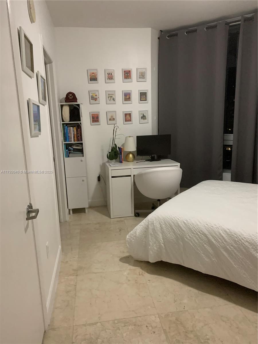 350 S Miami Ave #4010, Miami FL 33130