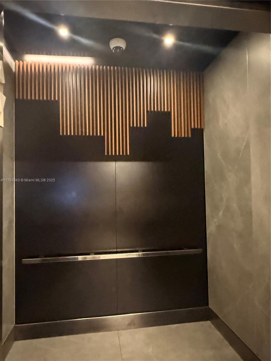 350 S Miami Ave #4010, Miami FL 33130