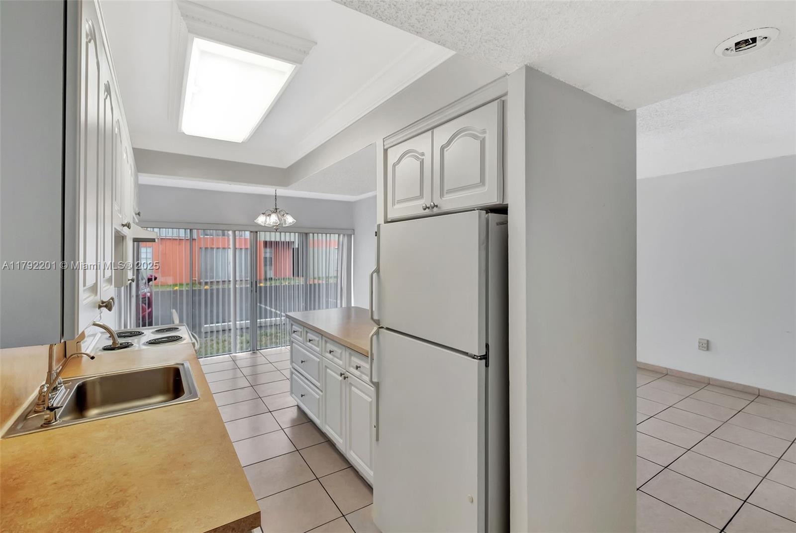 Listing Photo 6