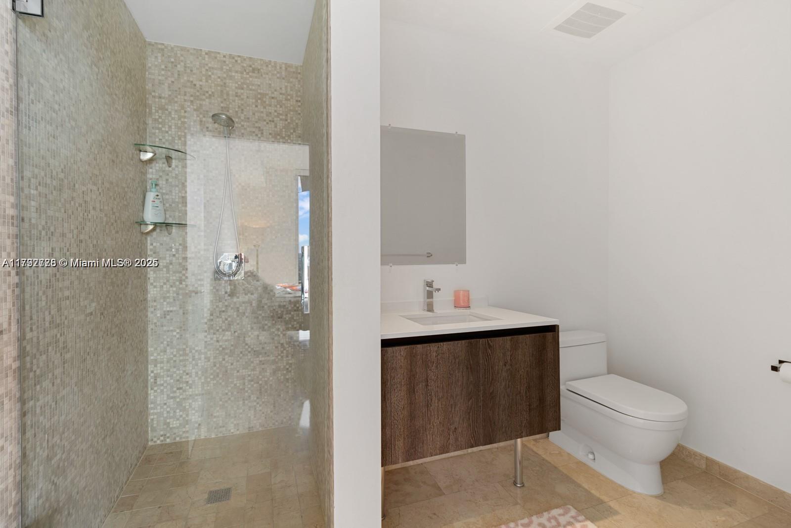 88 SW 7th St #3410, Miami FL 33130