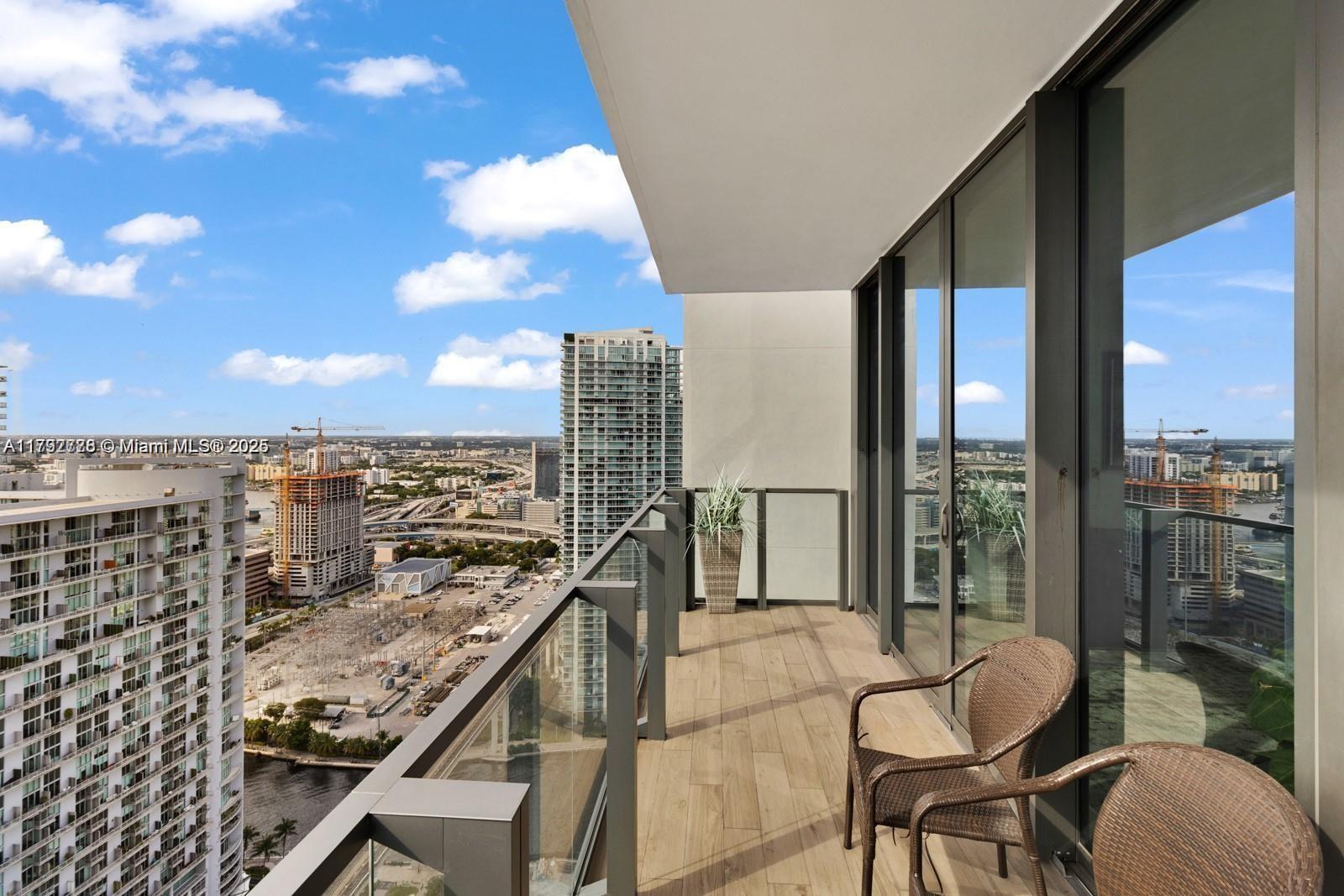 88 SW 7th St #3410, Miami FL 33130
