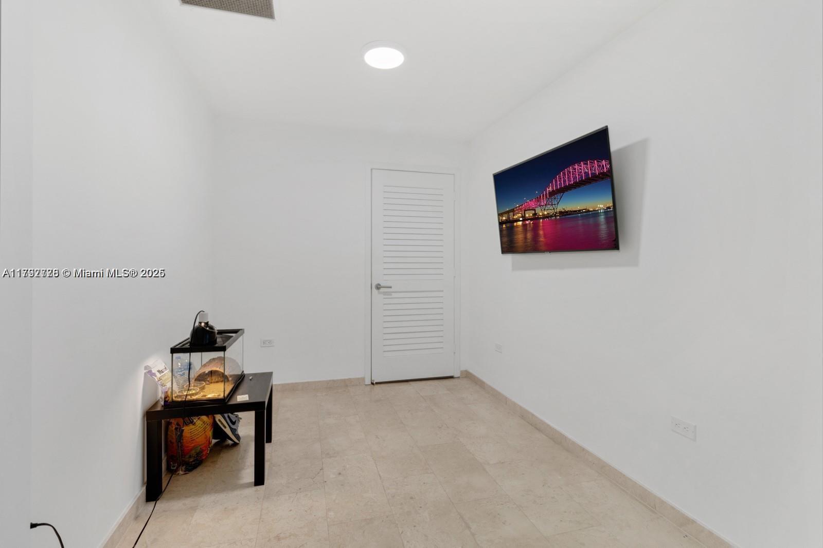 88 SW 7th St #3410, Miami FL 33130