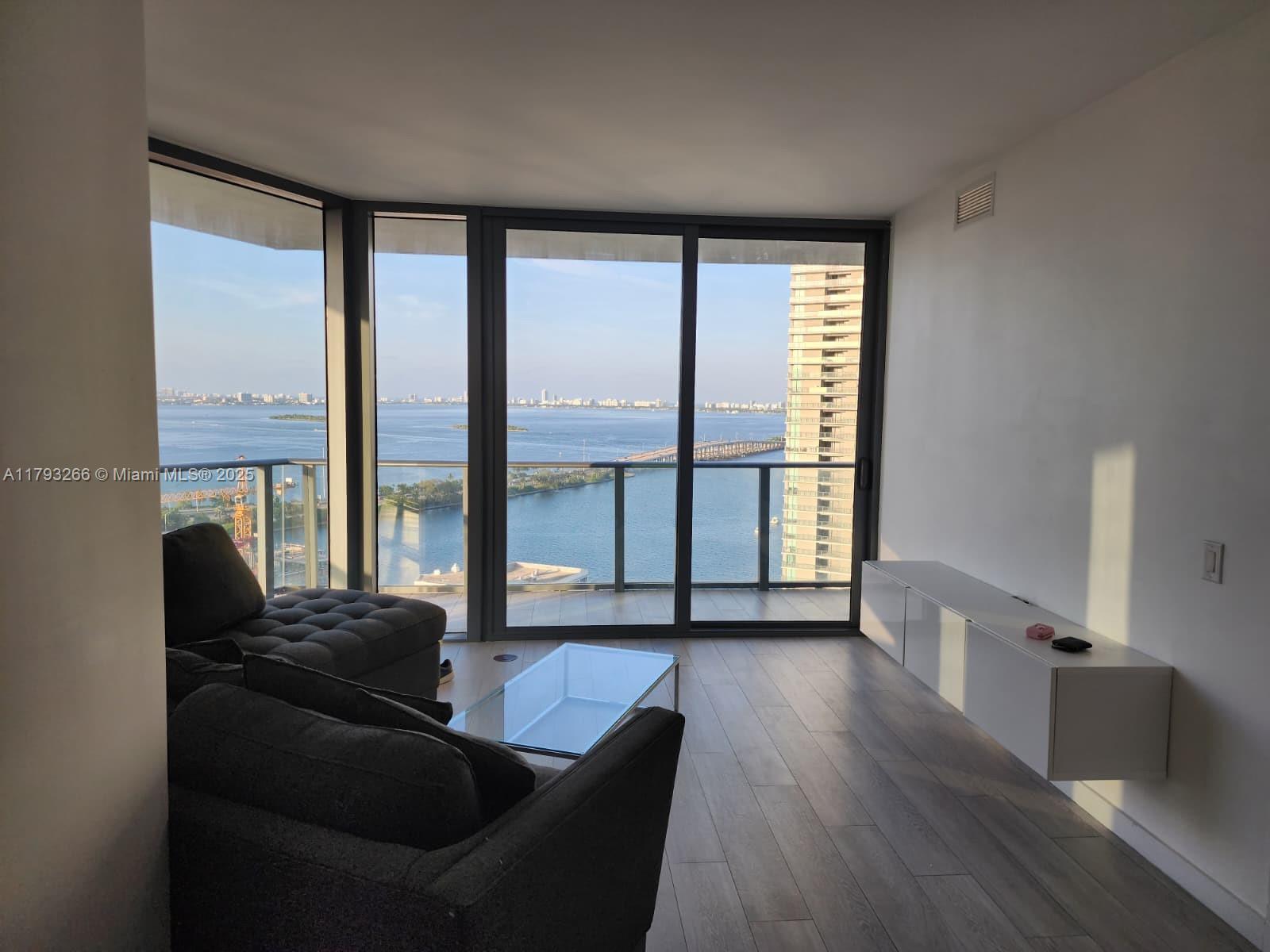 Apartamento para Alugar em Miami, FL