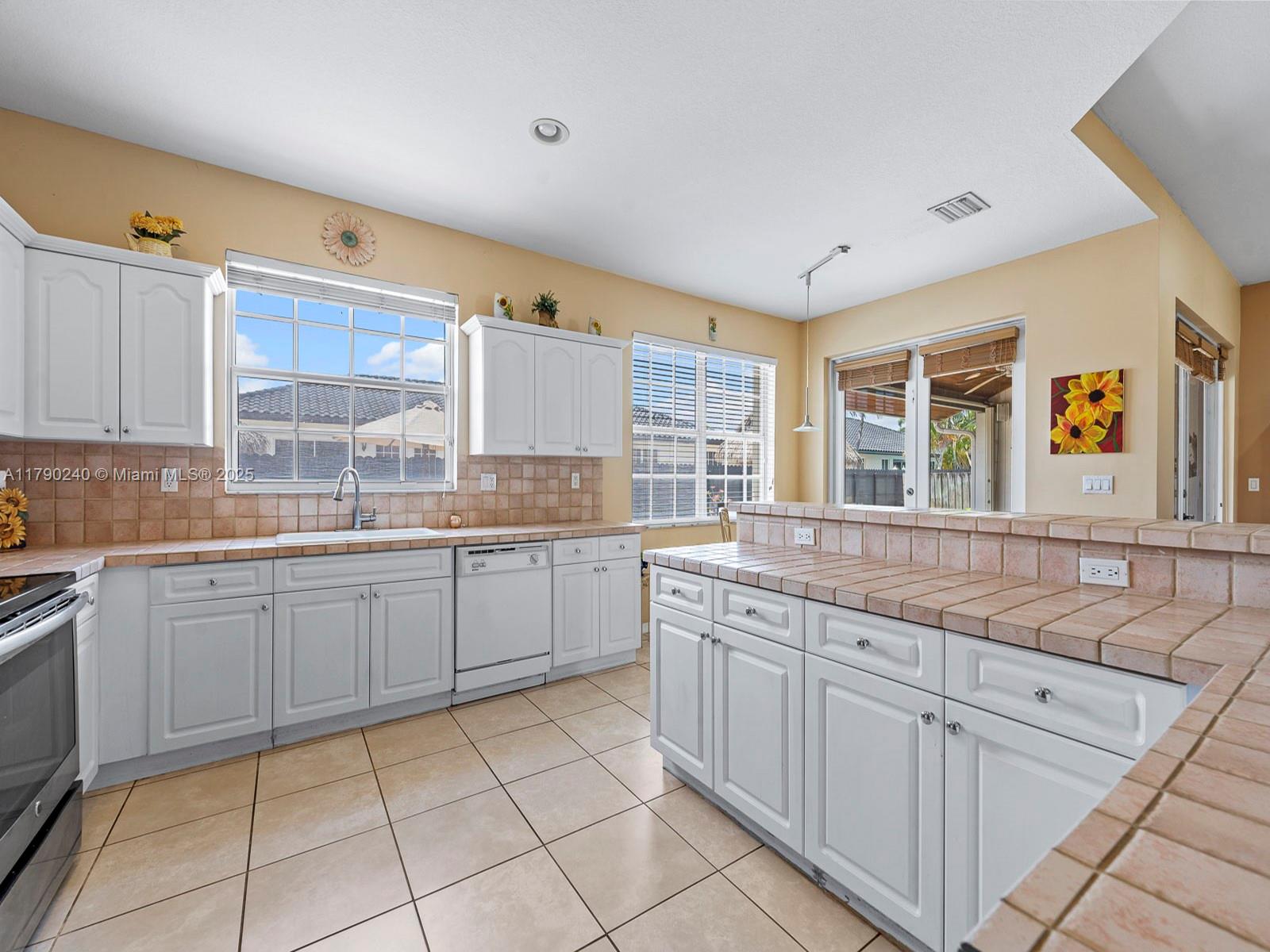 16218 SW 48th Ter, Miami, Florida image 14