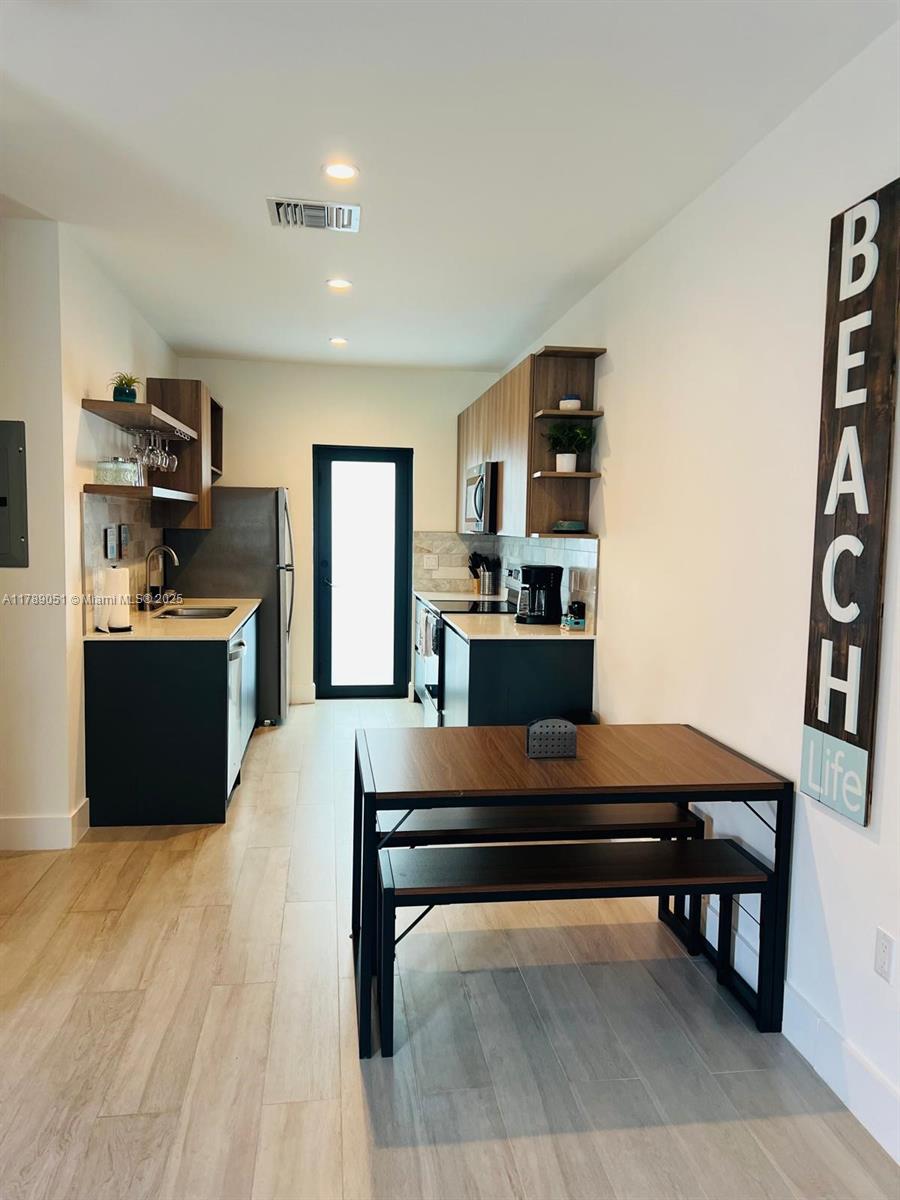 8333 Harding Ave Unit 4, Miami Beach, Florida 33141