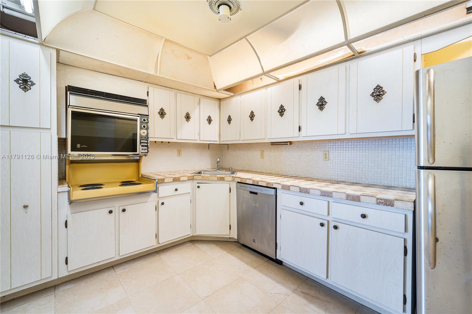2750 NE 183rd St #2012, Aventura, Florida image 6