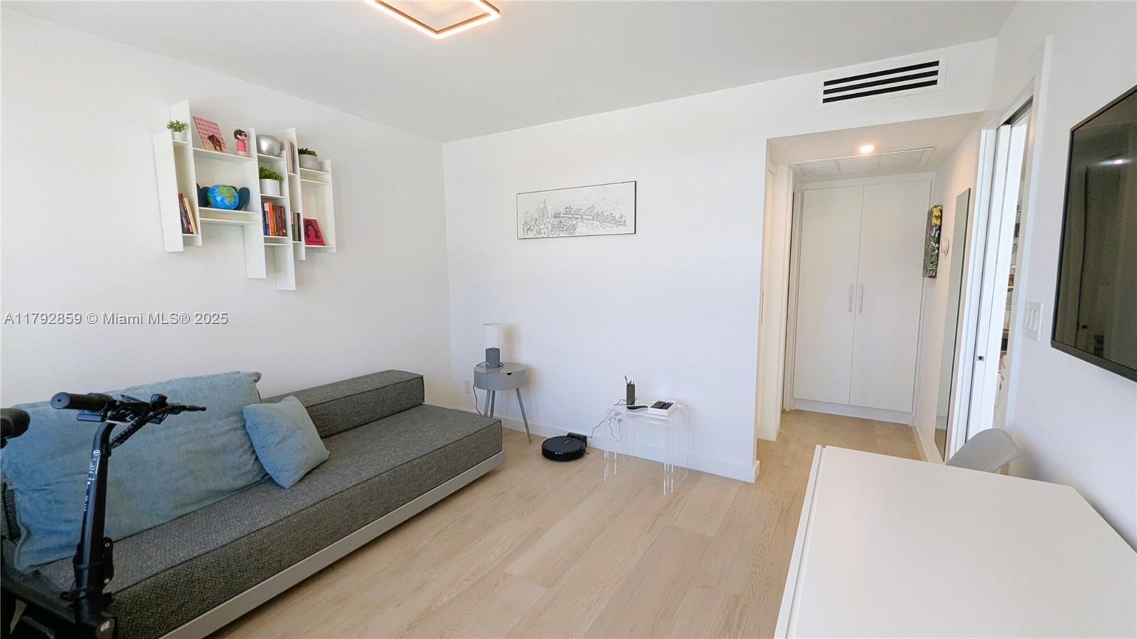 Listing Photo 16