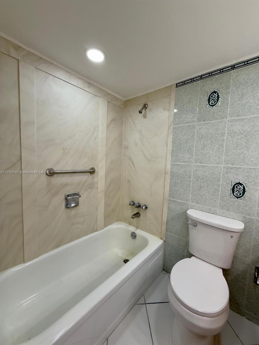 6080 NW 44th St #205, Lauderhill, Florida image 39