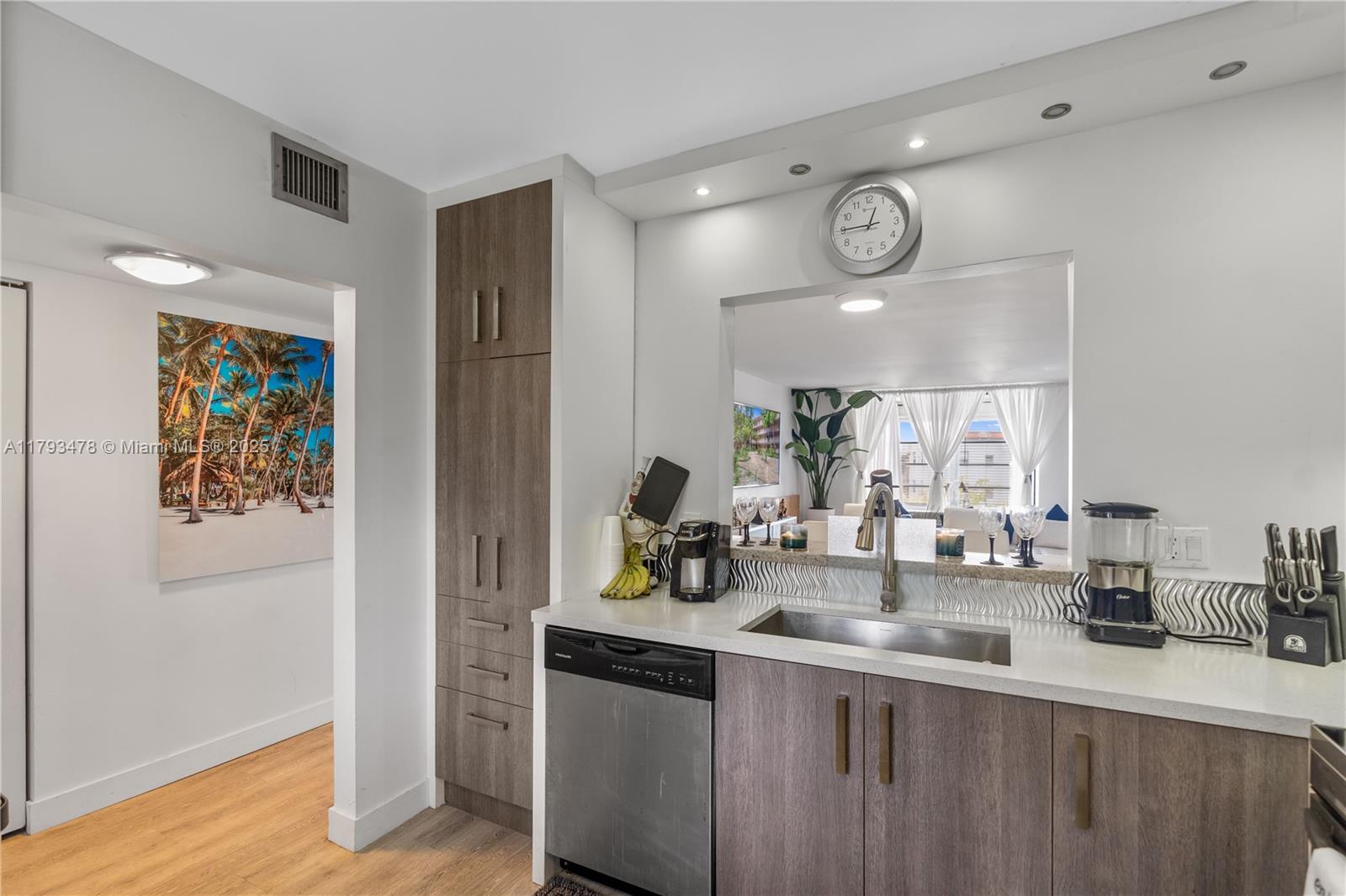 Residential, Lauderdale Lakes, Florida image 11