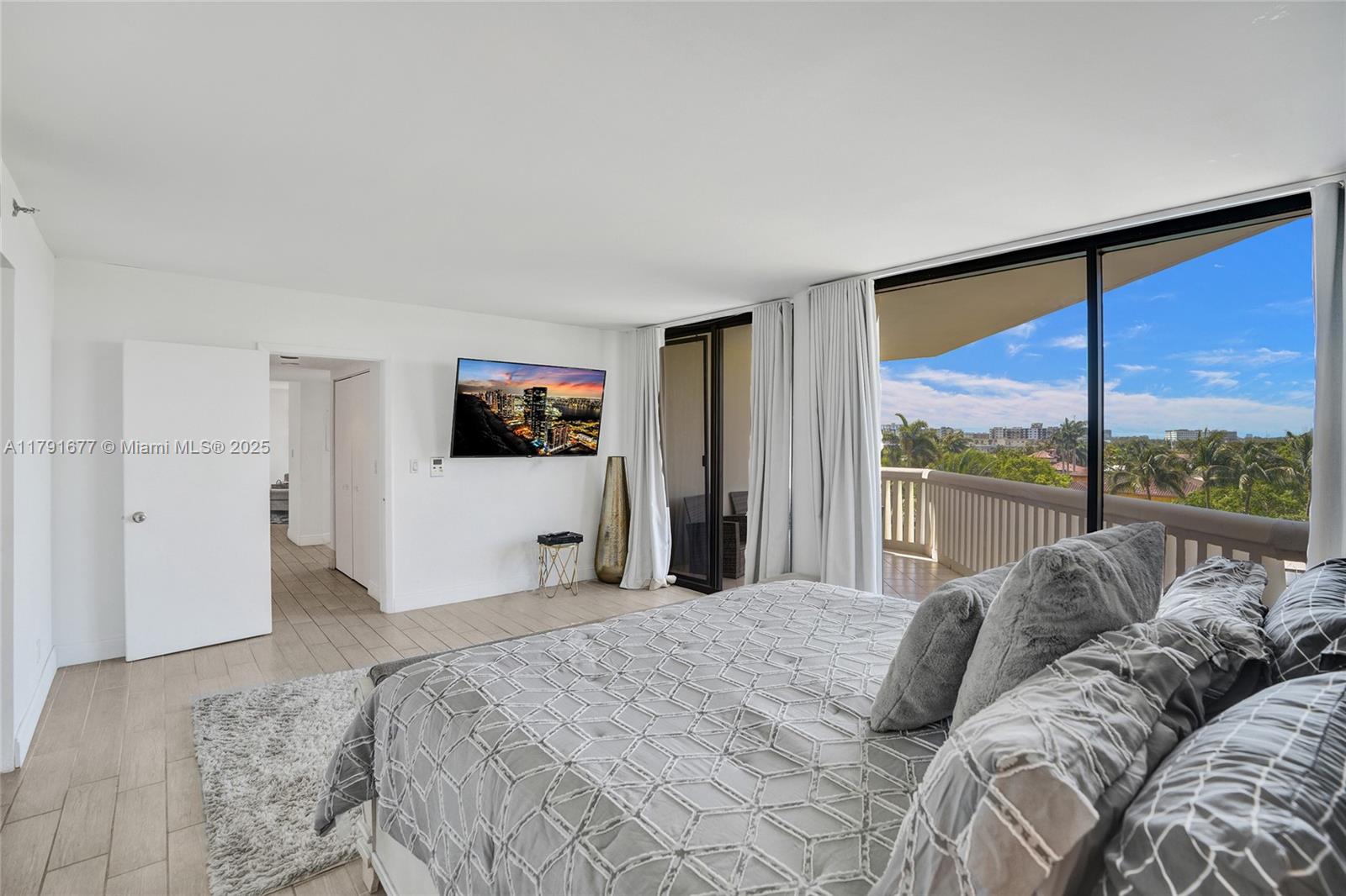 1000 E Island Blvd #503, Aventura, Florida image 29