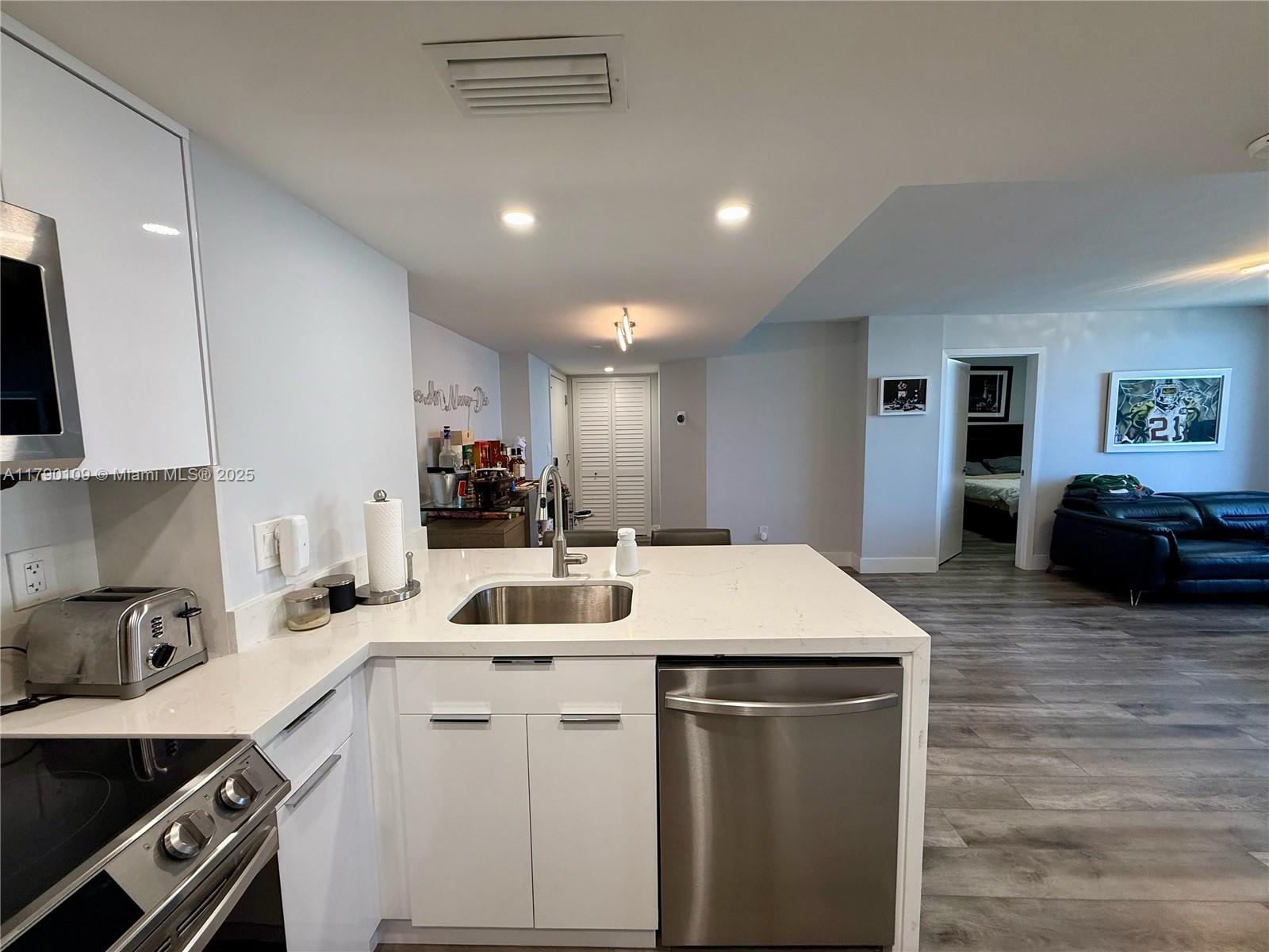 770 Claughton Island Dr #1413, Miami FL 33131