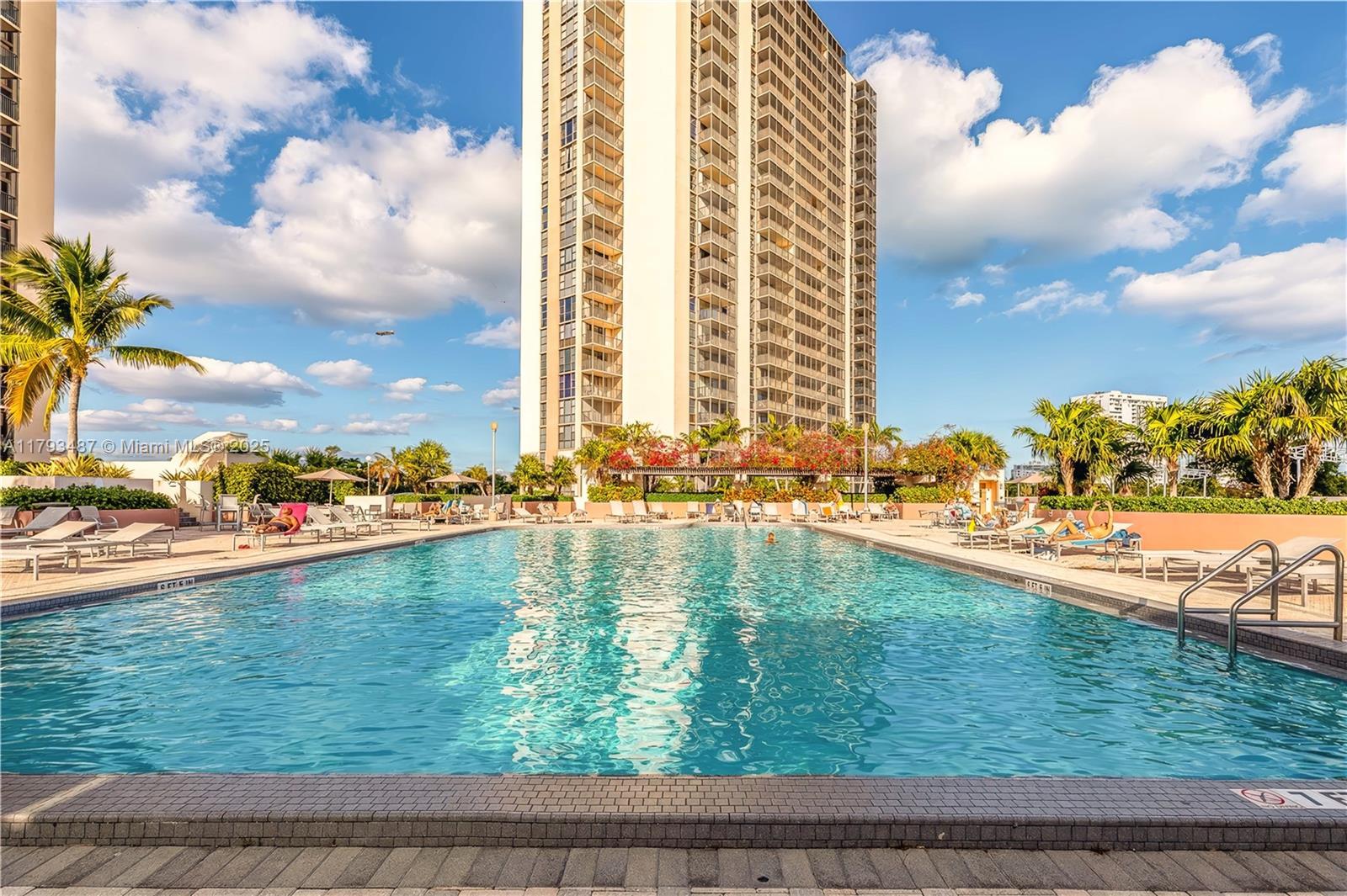 20379 W Country Club Dr #2336, Aventura, Florida image 1