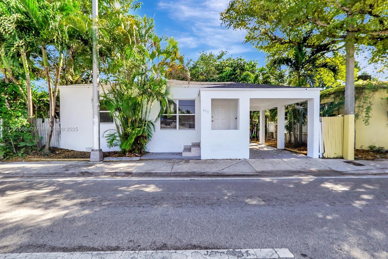 812 NW 103rd St, Miami, Florida image 1