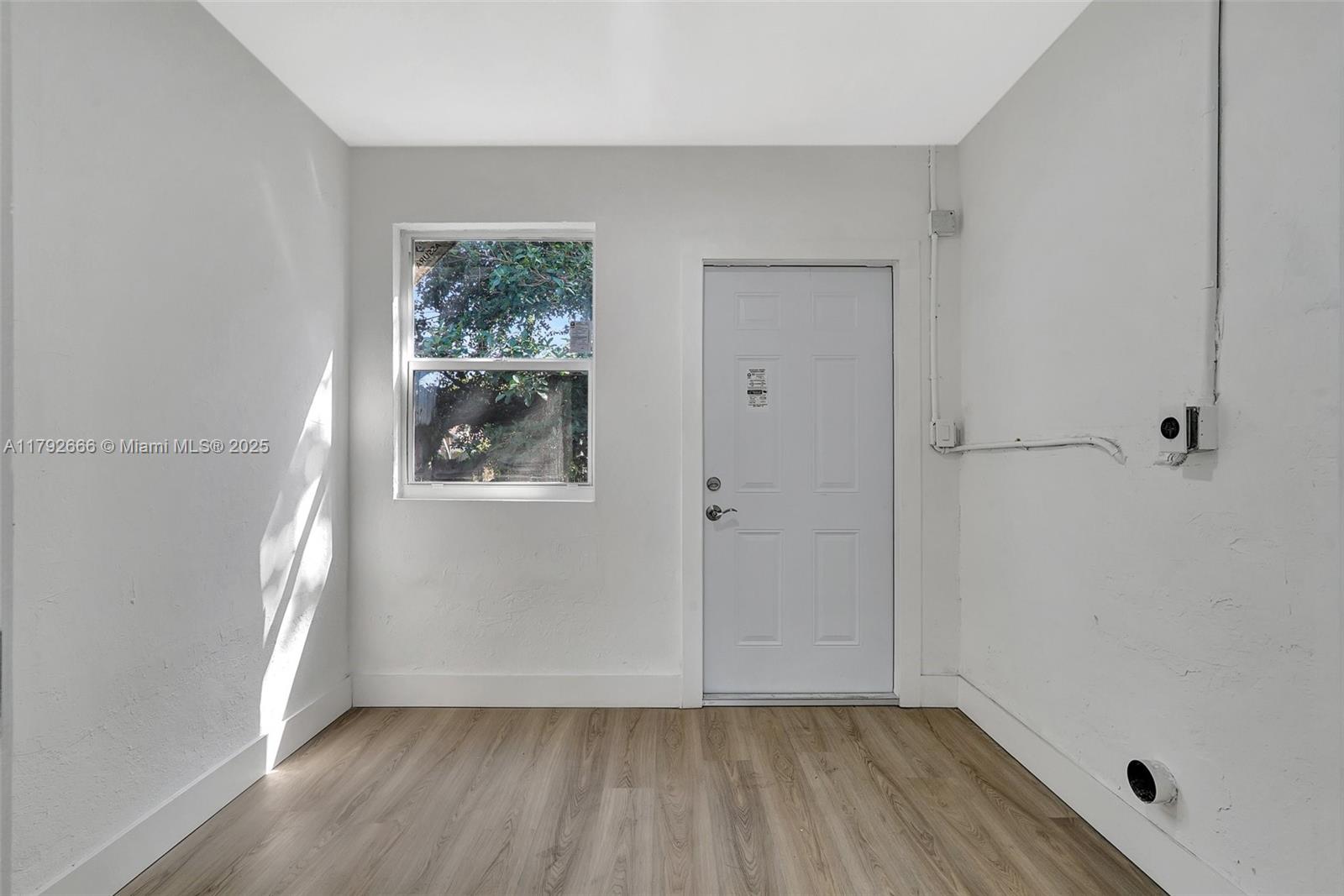 812 NW 103rd St, Miami, Florida image 20