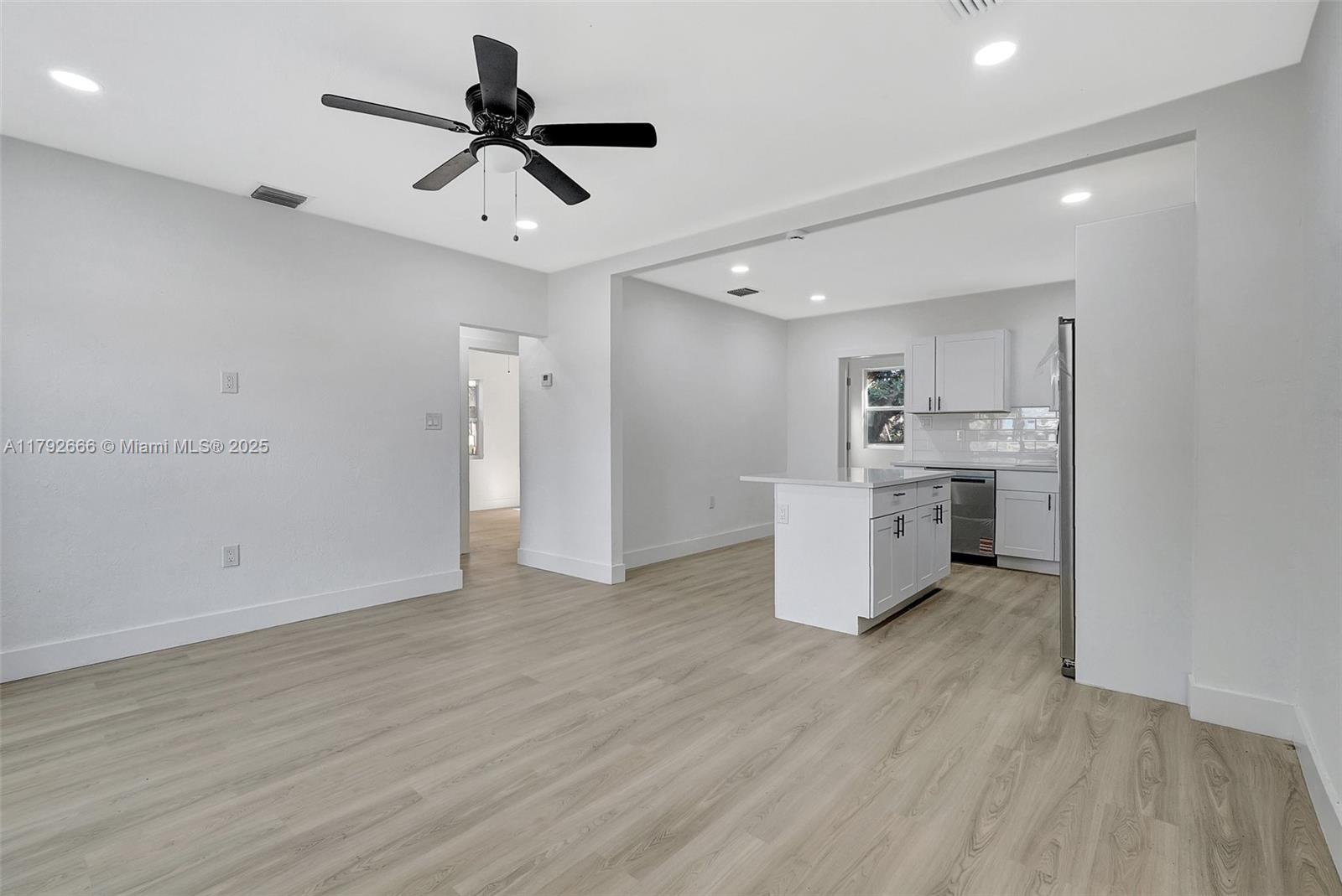 812 NW 103rd St, Miami, Florida image 9