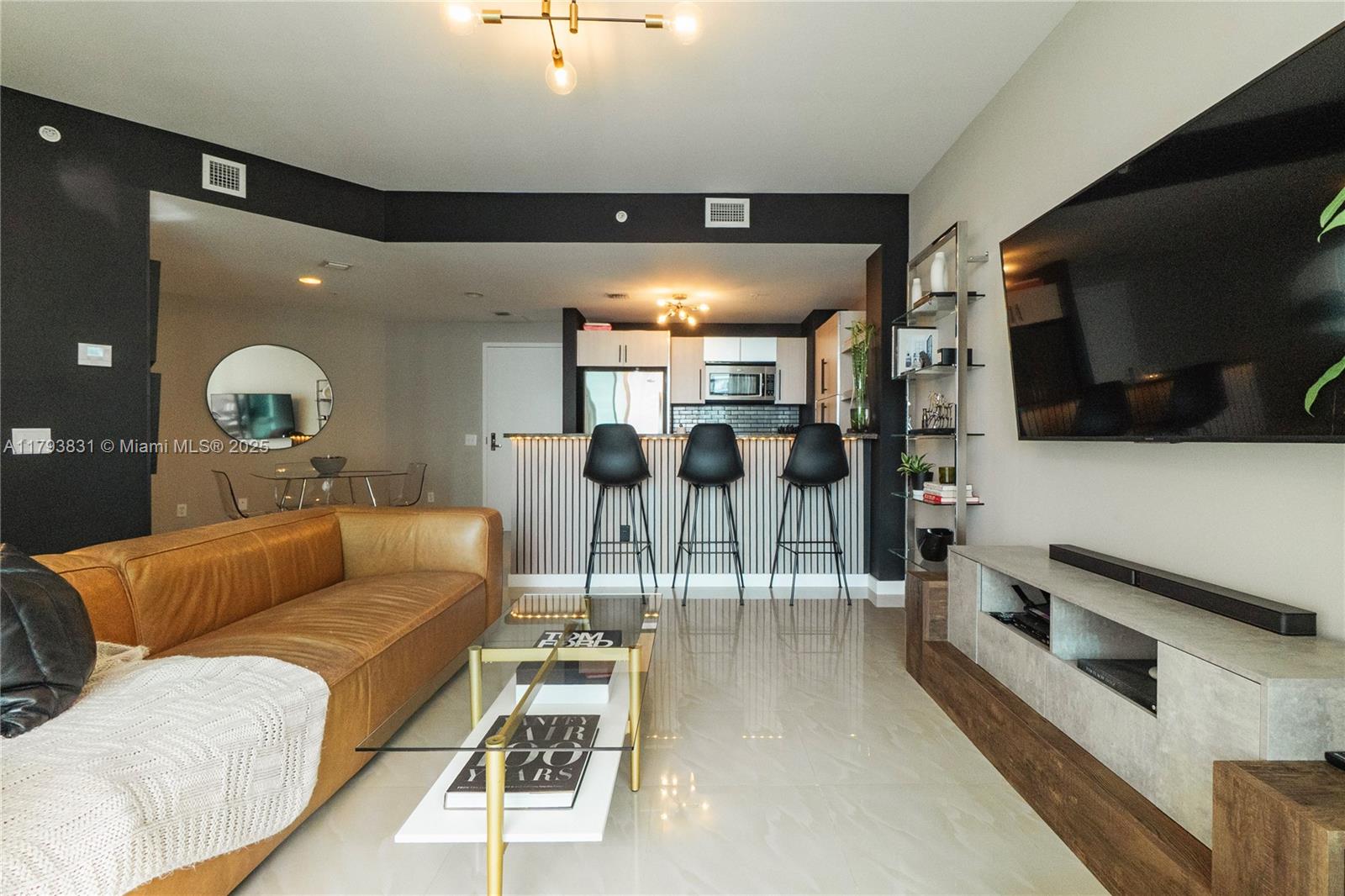 Beautiful, full-amenity building located in the heart of downtown Miami. Just minutes away from premier dining options and only a short distance from the Miami Heat arena.

Enjoy this fully furnished 1-bedroom unit featuring a stunning city view — available now!