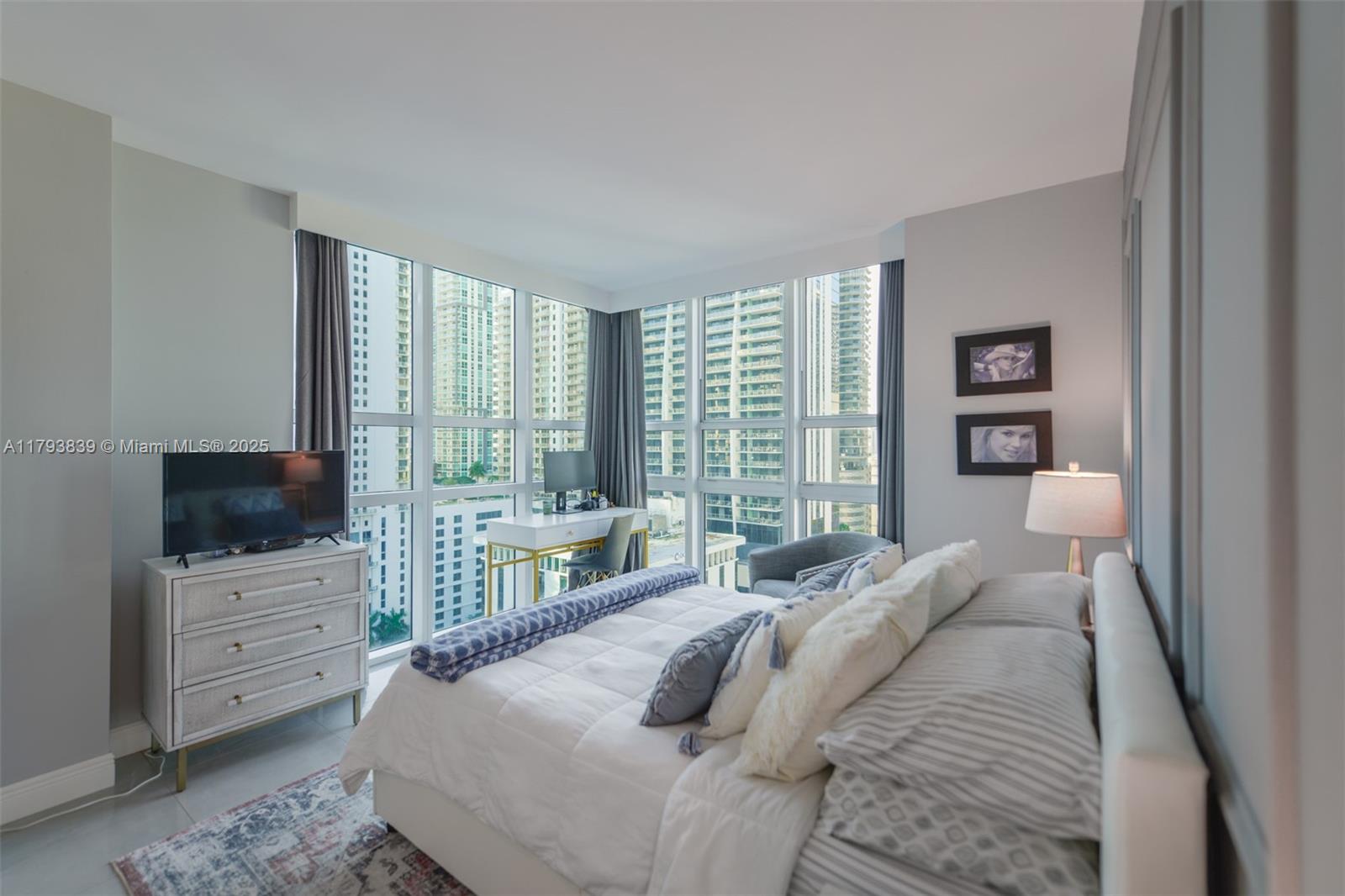 951 Brickell Ave #1911, Miami FL 33131