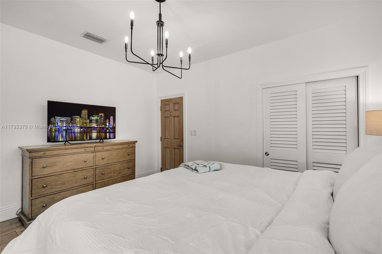 521 San Lorenzo Avenue, Coral Gables, Florida image 22