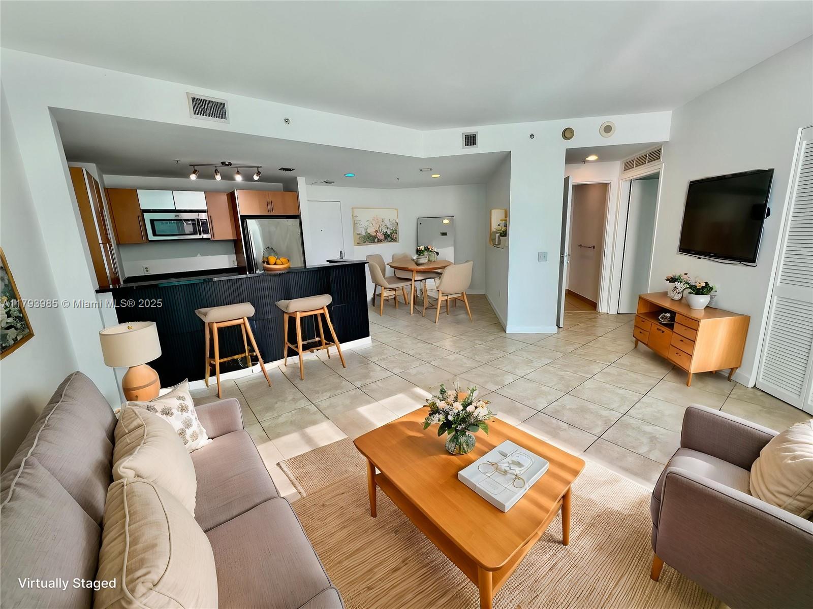 300 S Biscayne Blvd #1405, Miami FL 33131